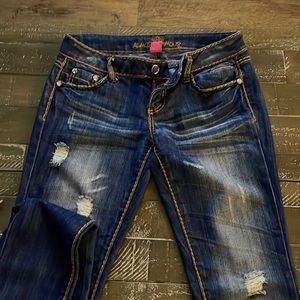 Almost Famous distressed jeans🌻